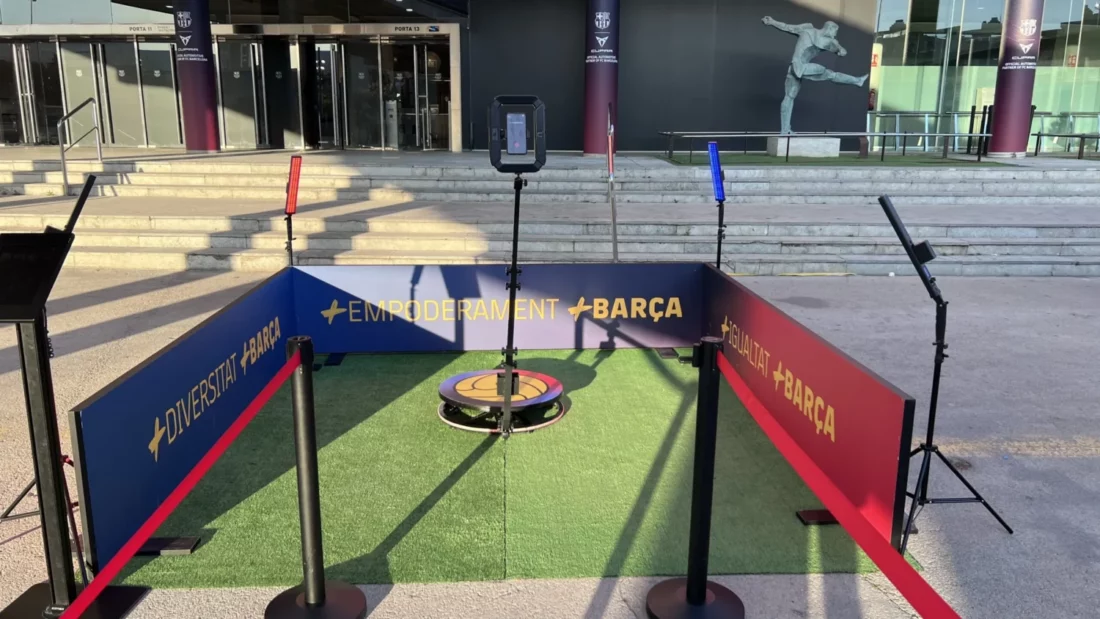 Fotoboo fotomatón para eventos en Barcelona, fiestas privadas, ferias y empresas, fotomatón con IA, videomatón 360 y espejo mágico.