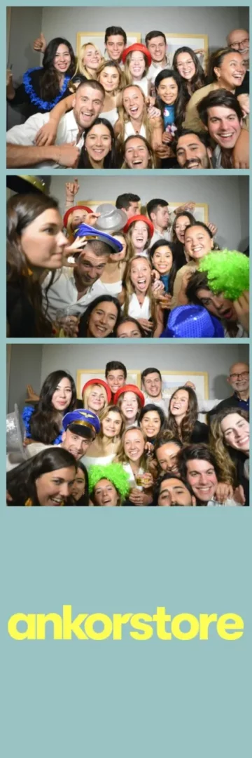 Fotoboo fotomatón para eventos en Barcelona, fiestas privadas, ferias y empresas, fotomatón con IA, videomatón 360 y espejo mágico.