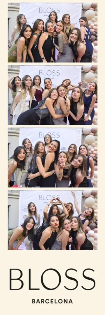 Fotoboo fotomatón para eventos en Barcelona, fiestas privadas, ferias y empresas, fotomatón con IA, videomatón 360 y espejo mágico.