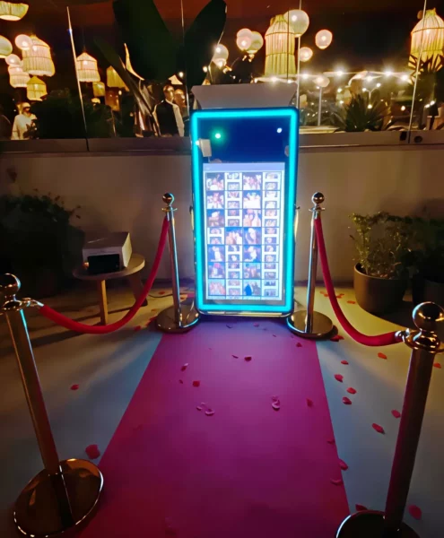 Fotomatón Black Mirror para eventos exclusivos con tecnología interactiva y diseño elegante.