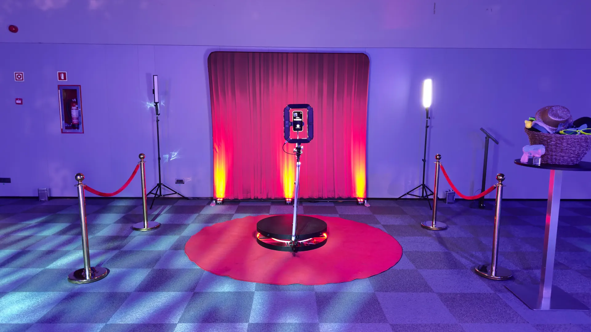 Fotoboo 360 Photo Booth with a red carpet and photocall at a corporate event