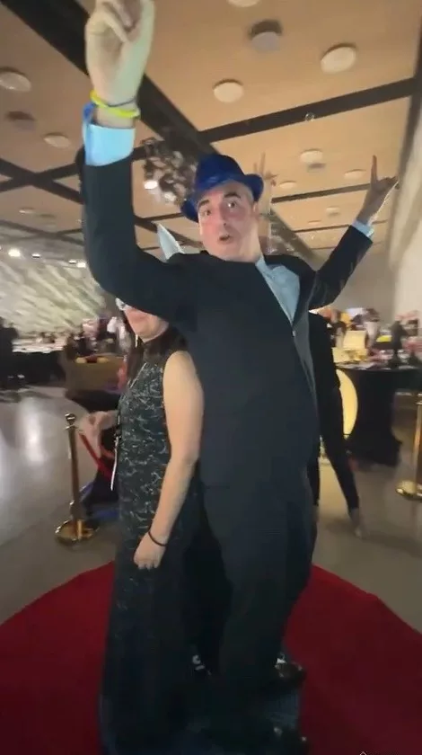 Invitados de gala en el fotomatón 360 del pack Gatsby