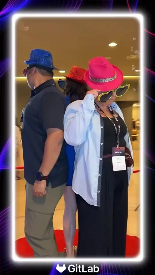 Vídeo del Fotomatón 360 con marco personalizado con la marca del evento