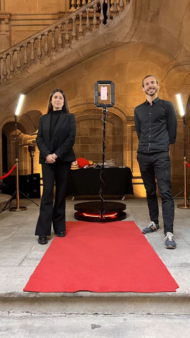 Fotomatón 360 Red Carpet con alfombra roja en un palacio