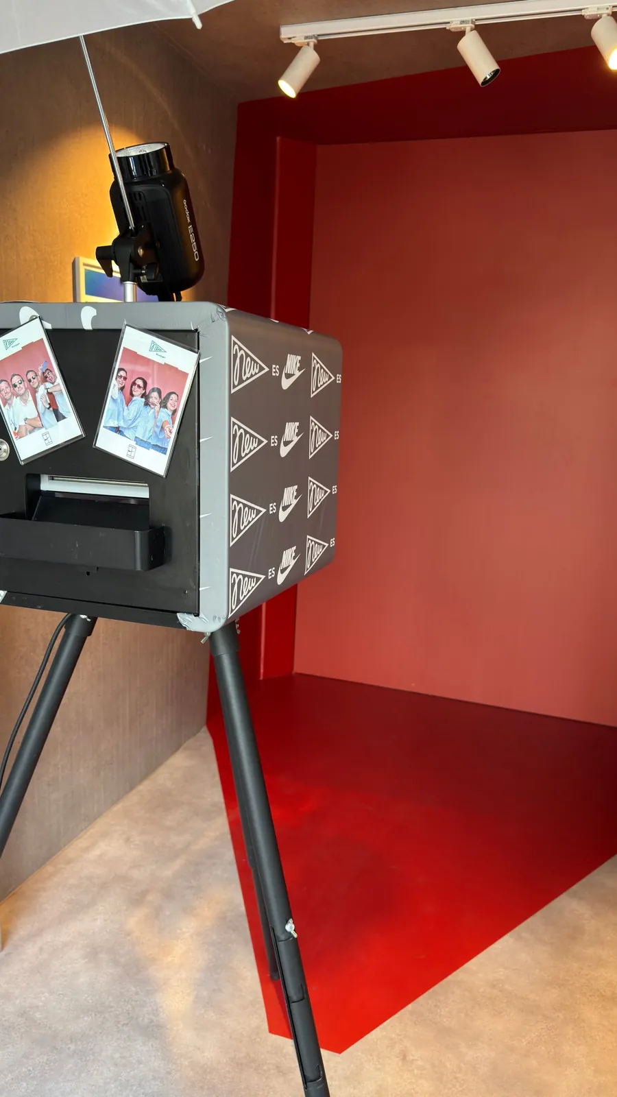 Fotomatón vinilado con la imagen de Nike en un evento