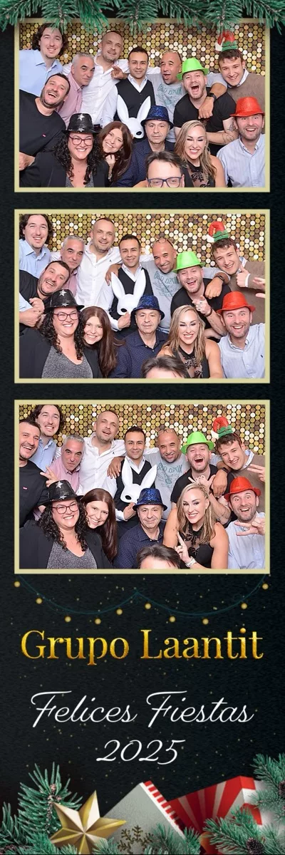 Tira de fotos del Fotomatón Vintage de un grupo grande en la cena de Navidad de Grupo Laantit
