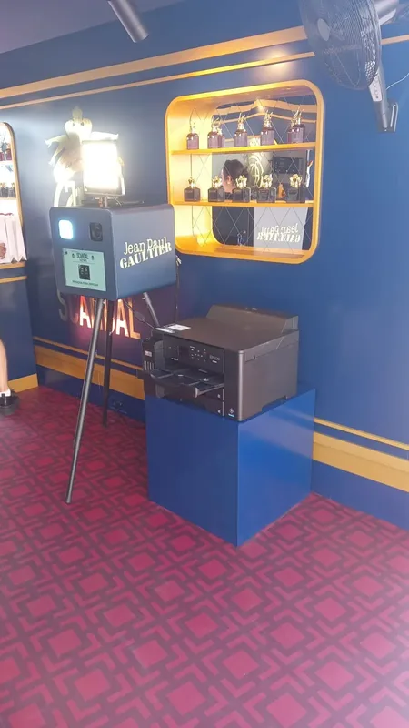 Fotomatón vinilado con la marca Jean Paul Gaultier